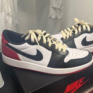 Men’s Air Jordan 1 Low Black Toe Size 10.5